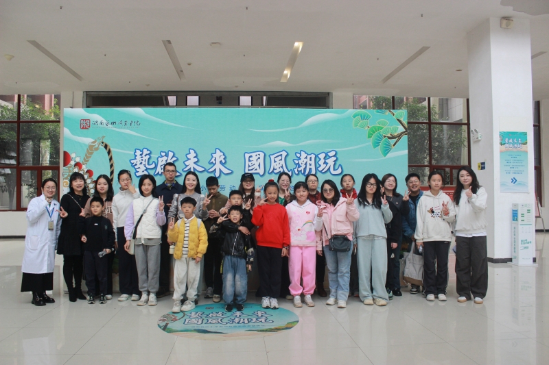 湖艺翕如美育基地宝藏亲子研学课程上线，亲子家庭沉浸式体验“古籍修复”